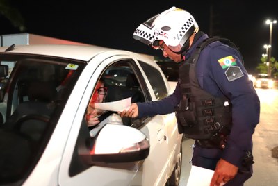 “Mesmo com a faixa aqui, muitos veículos não param e ficamos muito tempo esperando”, disse pedestre durante blitz educativa da ASTT