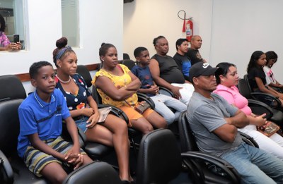 “Quero me comunicar com as pessoas”, diz cubana aluna do inédito curso de português para imigrantes em Araguaína