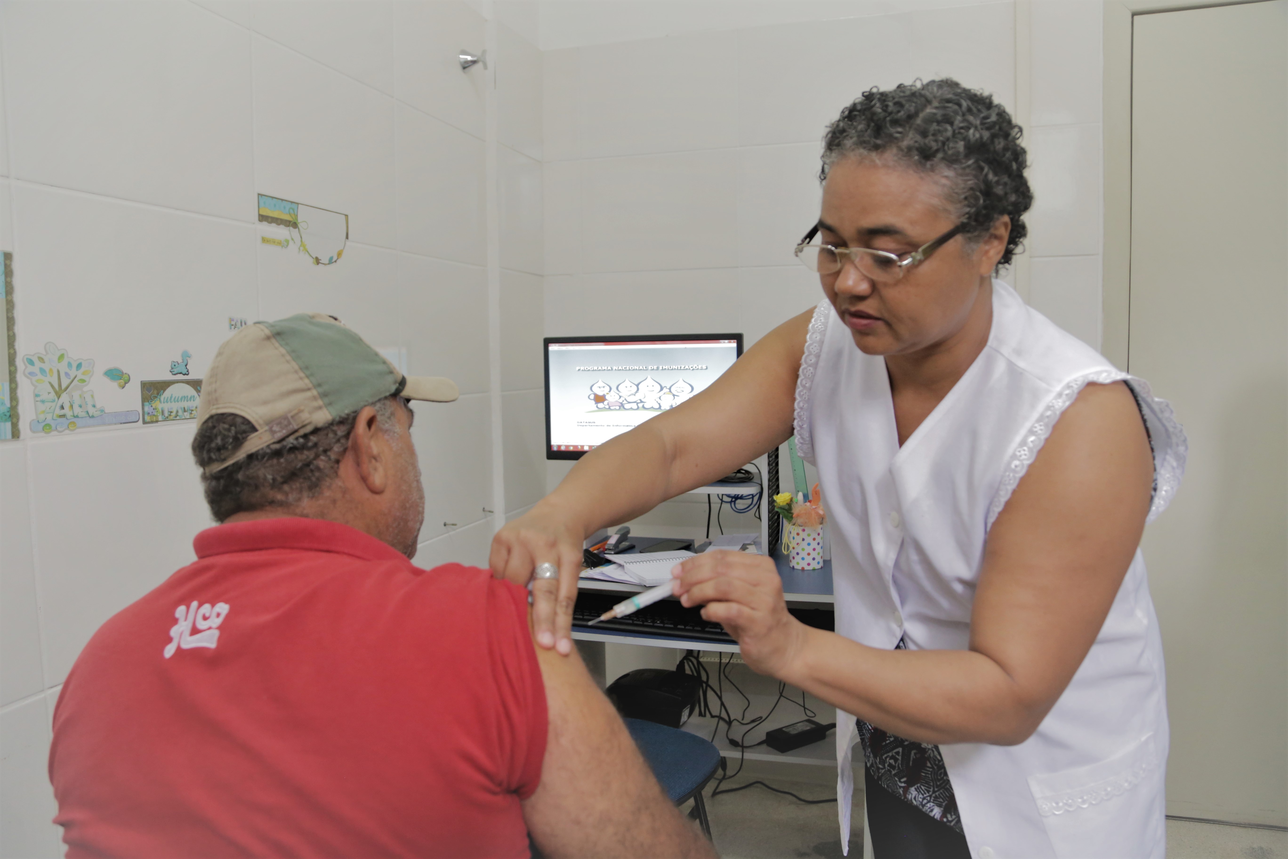 Estão no público-alvo da campanha os idosos com 60 anos ou mais, profissionais da saúde, crianças de 6 meses a menores de 6 anos, gestantes, puérperas, pessoas com comorbidades, professores, profissionais das forças de segurança, caminhoneiros, trabalhadores de transporte coletivo, entre outros grupos