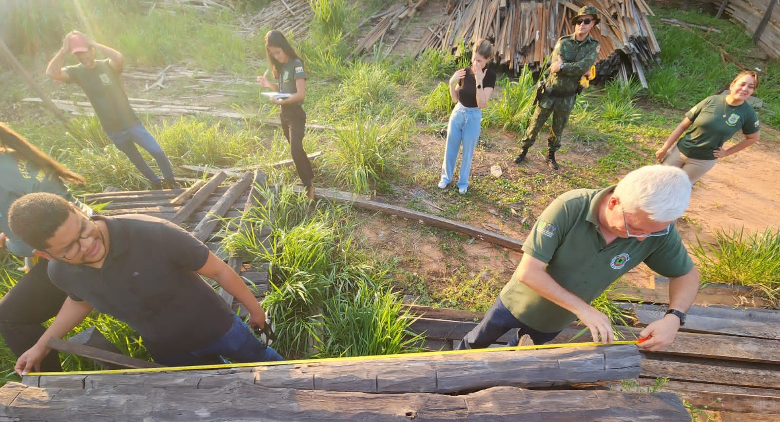 Em umas das aulas práticas, os fiscais atualizaram as informações sobre medição de madeira ilegal apreendida, uma das infrações mais comuns na região