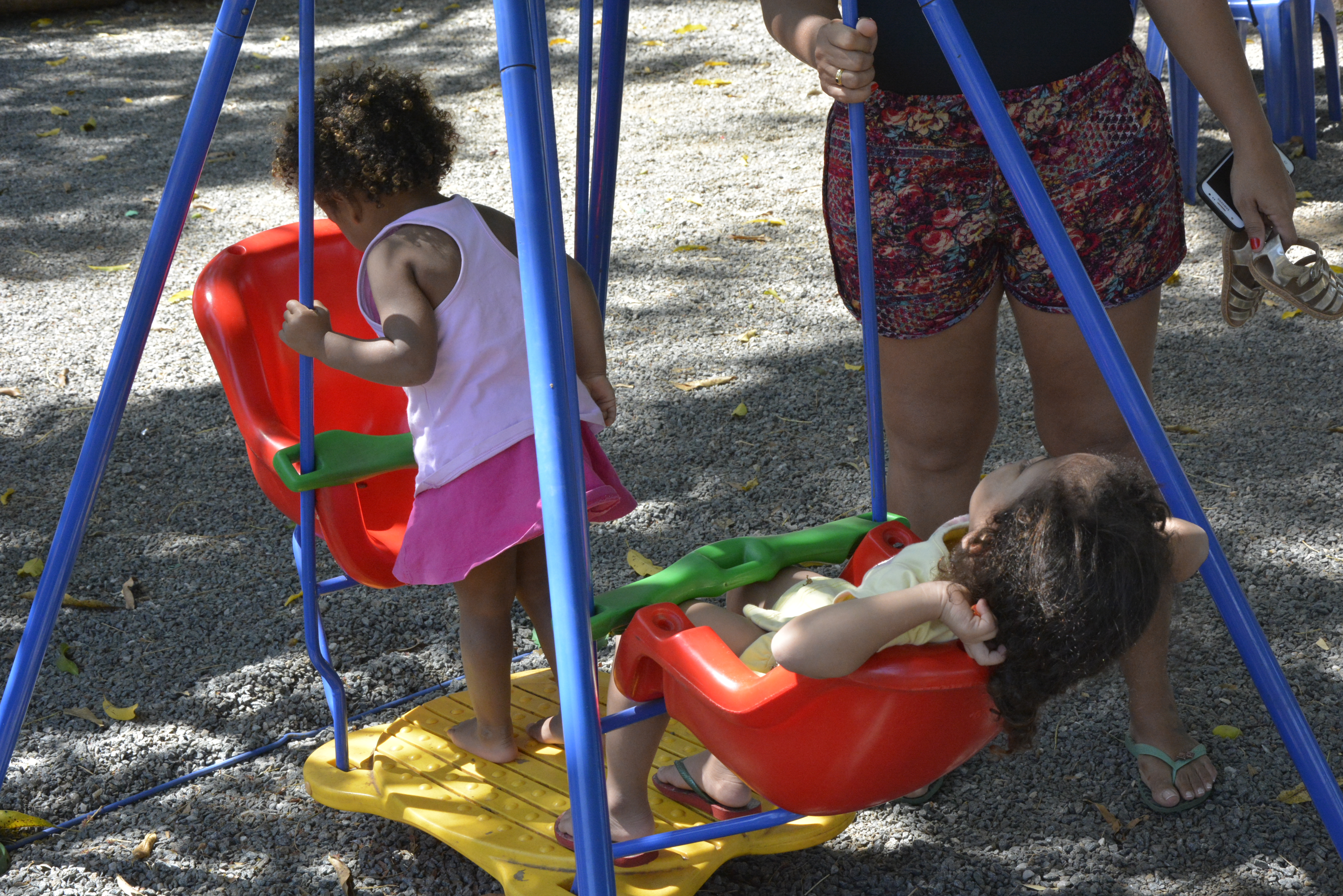 É atribuição do conselheiro zelar pelos direitos das crianças e adolescentes, como os direitos à vida, à saúde, à alimentação, à educação, ao esporte, ao lazer, à convivência familiar e comunitária, entre outros