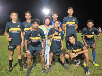 Meninos e meninas jogando na mesma equipe, técnica mulher e ex-jogador na comissão técnica marcam a 7º Copa Norte de Futebol de Base de Araguaína