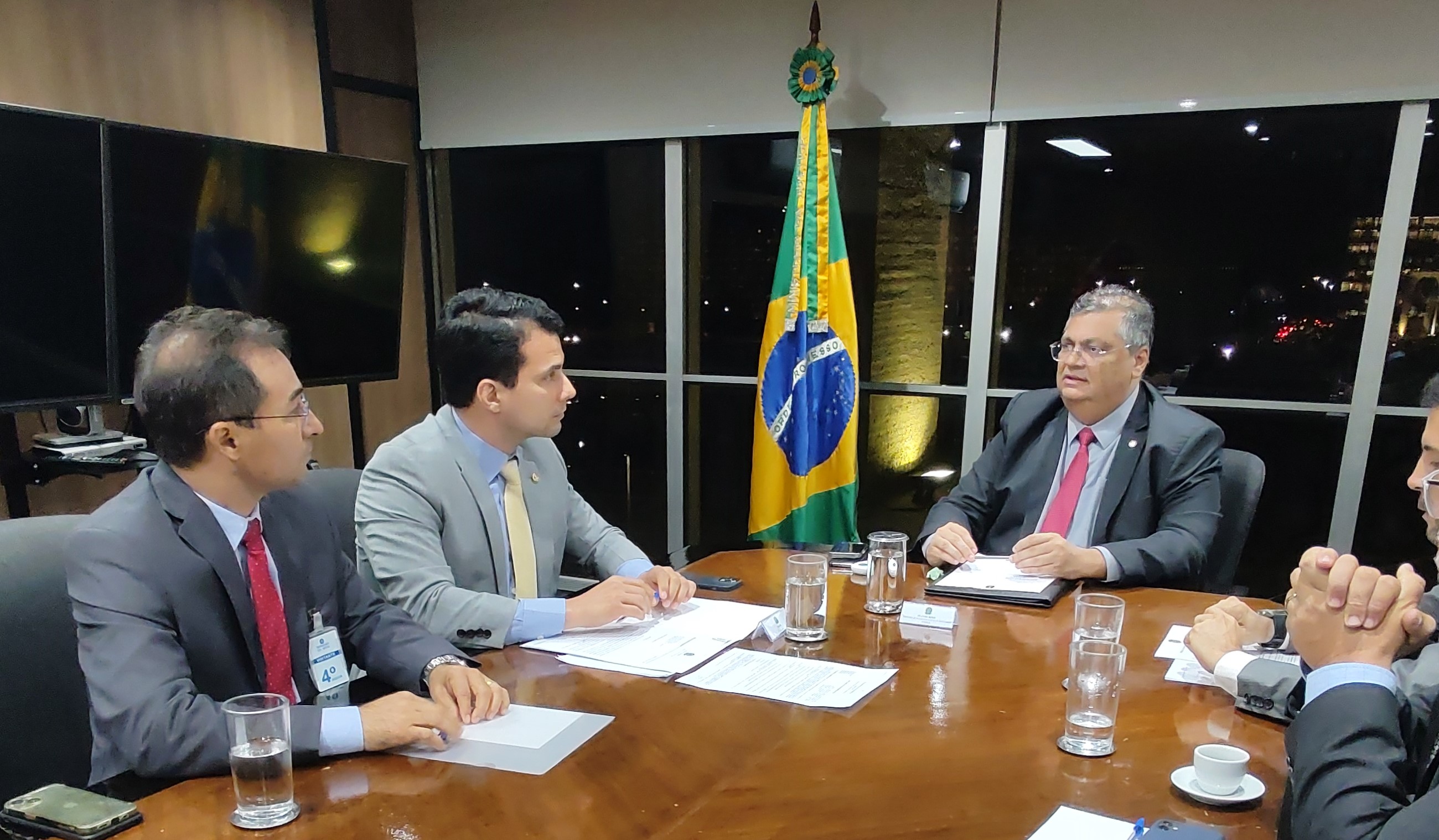Em Brasília, no último dia 29, o prefeito de Araguaína esteve com o ministro Flávio Dino, que garantiu a liberação do recurso, e o senador Irajá