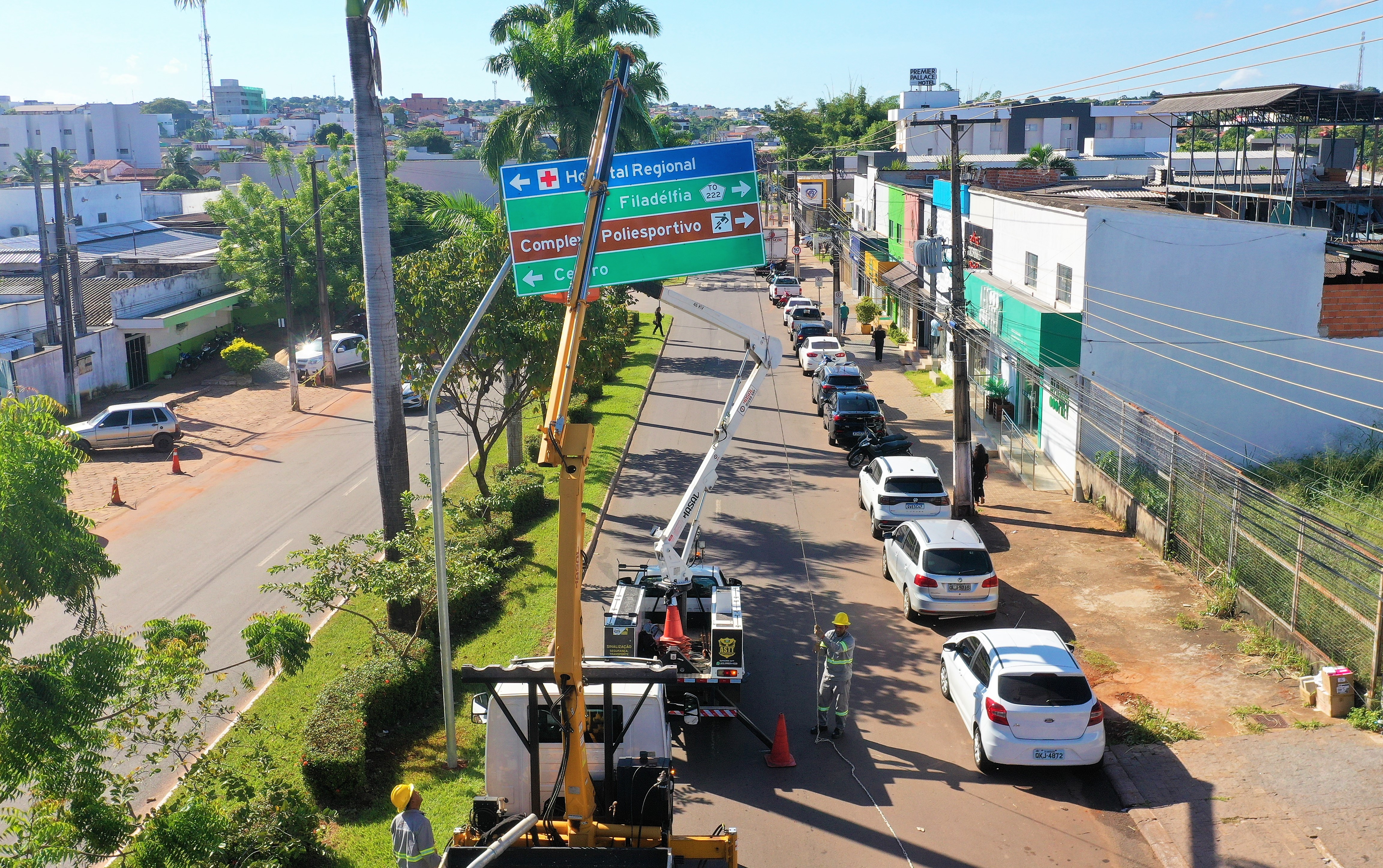 As placas instaladas servem para orientar a população e facilitar as rotas