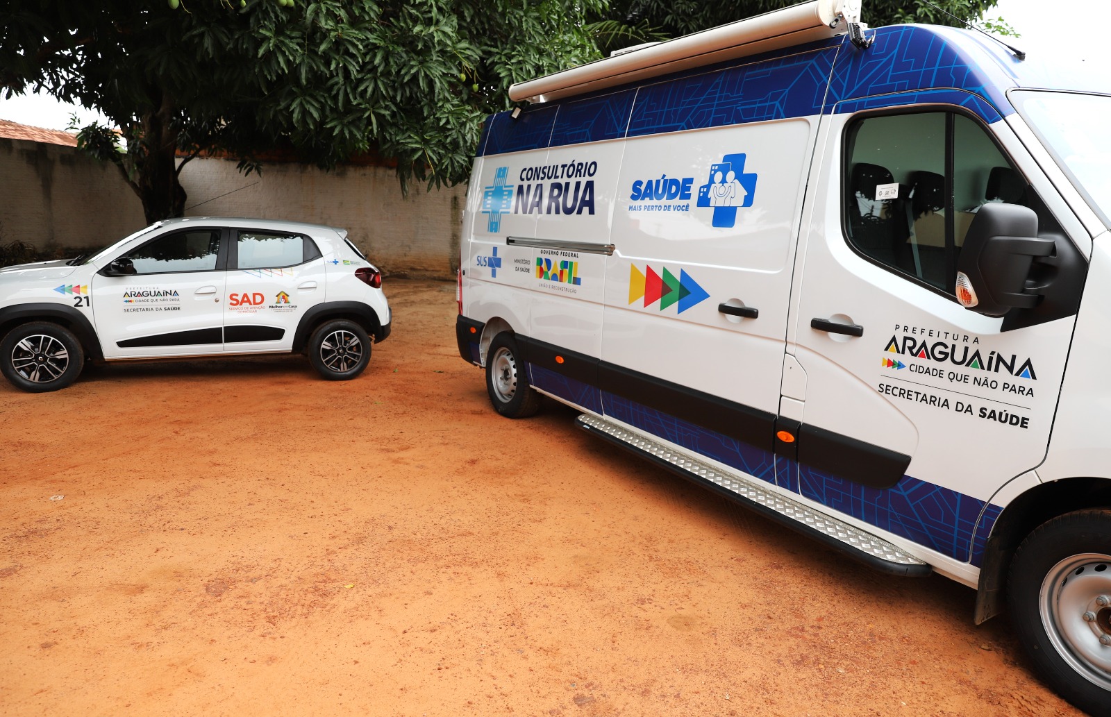 O furgão, direcionado ao programa Consultório na Rua, é adaptado para a realização de consultas, enquanto o carro popular será usado no SAD (Serviço de Atendimento Domiciliar) para agilizar os atendimentos e beneficiar um número maior de pacientes