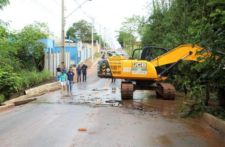 Trabalho de limpeza de córregos em Araguaína é intensificado durante período de chuvas