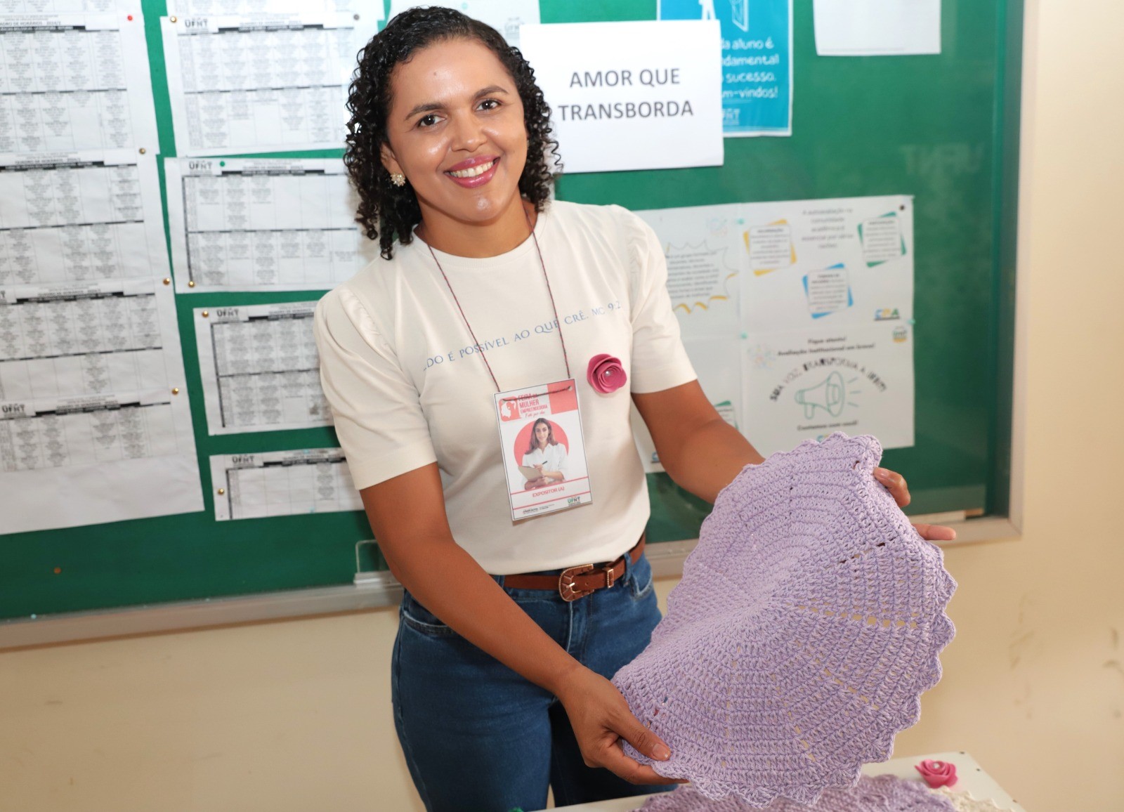 “Trabalhamos com mulheres em recuperação de dependência química, oferecendo oficinas de crochê. Essa feira foi uma oportunidade para elas exporem e comercializarem seus produtos, gerando renda e ampliando seus horizontes”, disse Maria Barbosa da Silva, da Comunidade Terapêutica Feminina Amor Transbordo