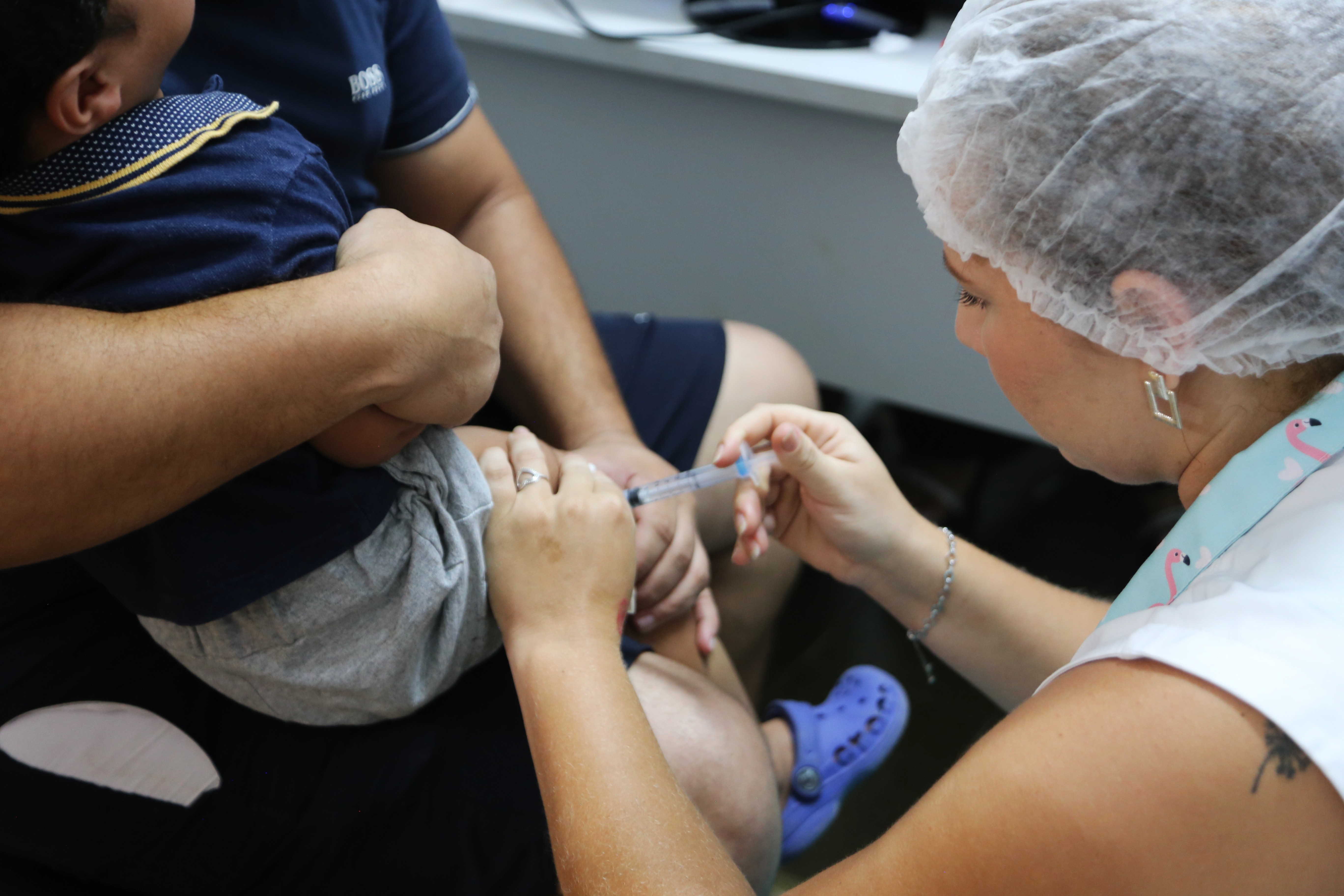 Os pais ou responsáveis dos alunos devem levar o Cartão de Vacinação, Cartão SUS e o CPF para o registro das doses administradas