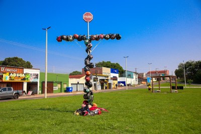 ASTT instala monumento temporário pelas vítimas de acidentes de trânsito e promove ações educativas