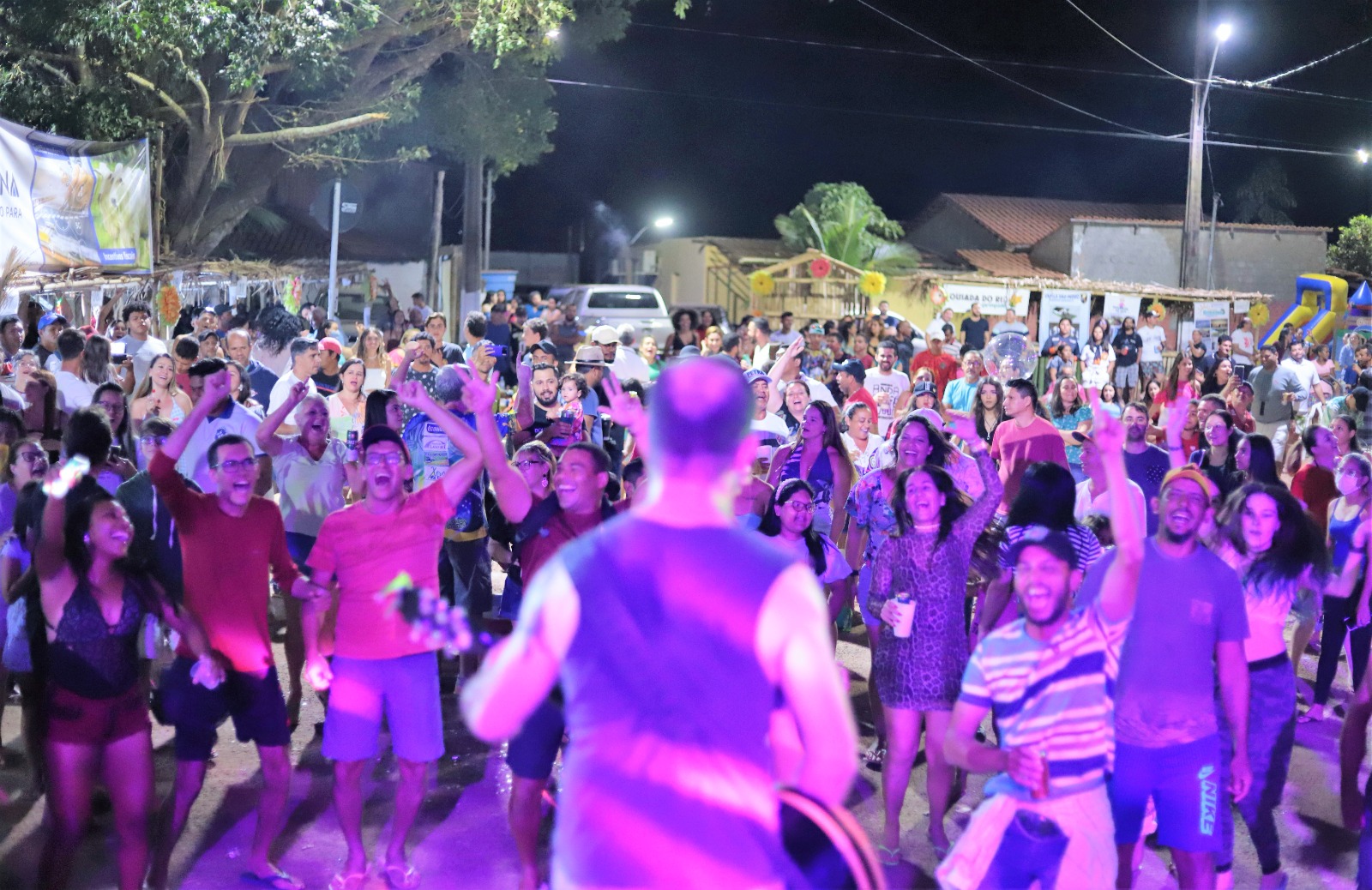 Jordânia e Adriano, Nilton Sales, DJ Pepeu, Pagode do R10, Luciana Santos, Erick Santos, DJ Edilson Coelho, Cicinho.com e DJ Rogério Santos farão a animação dos finais de semana no Garimpinho