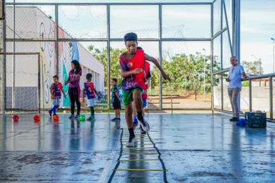 Mais de 800 jovens de Araguaína são beneficiados com a entrega de novos kits esportivos