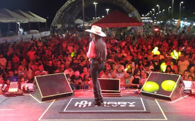 Mary Alves e Joan Alessandro movimentaram a segunda noite de shows do Aniversário de Araguaína, que ainda terá o Motorara no fim de semana