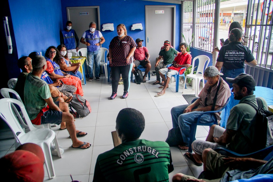 Banho Solidário realiza campanha de arrecadação de roupas e itens de higiene para pessoas em situação de rua
