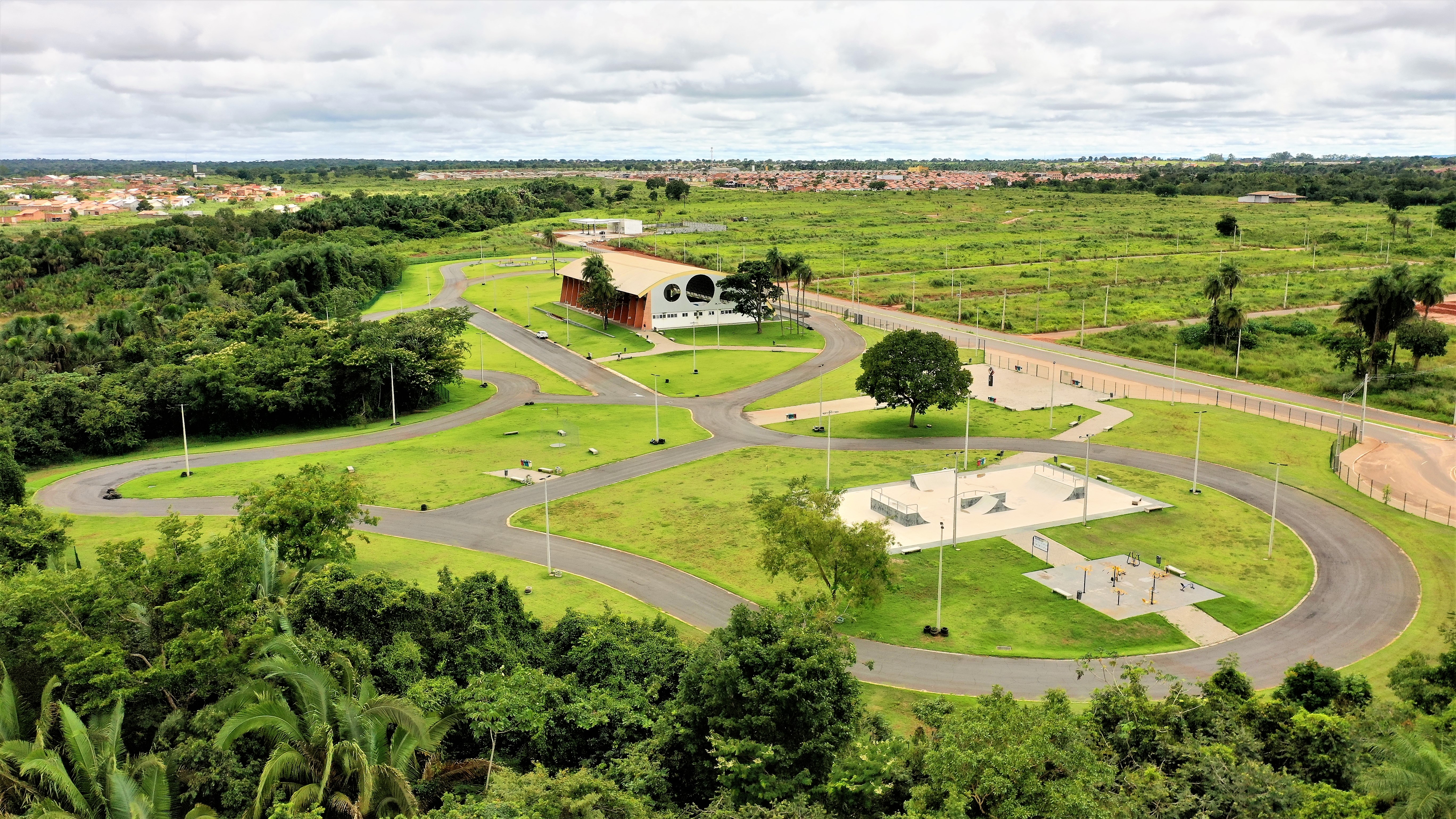 A prova, que terá mil participantes, conta com três modalidades: Elite (atletas de alto rendimento), Combatente (exclusiva para as forças militares e de segurança pública) e Adventure (atletas em geral). Serão 7,5 quilômetros de percurso com até 50 obstáculos e premiação total de R$ 21.400.