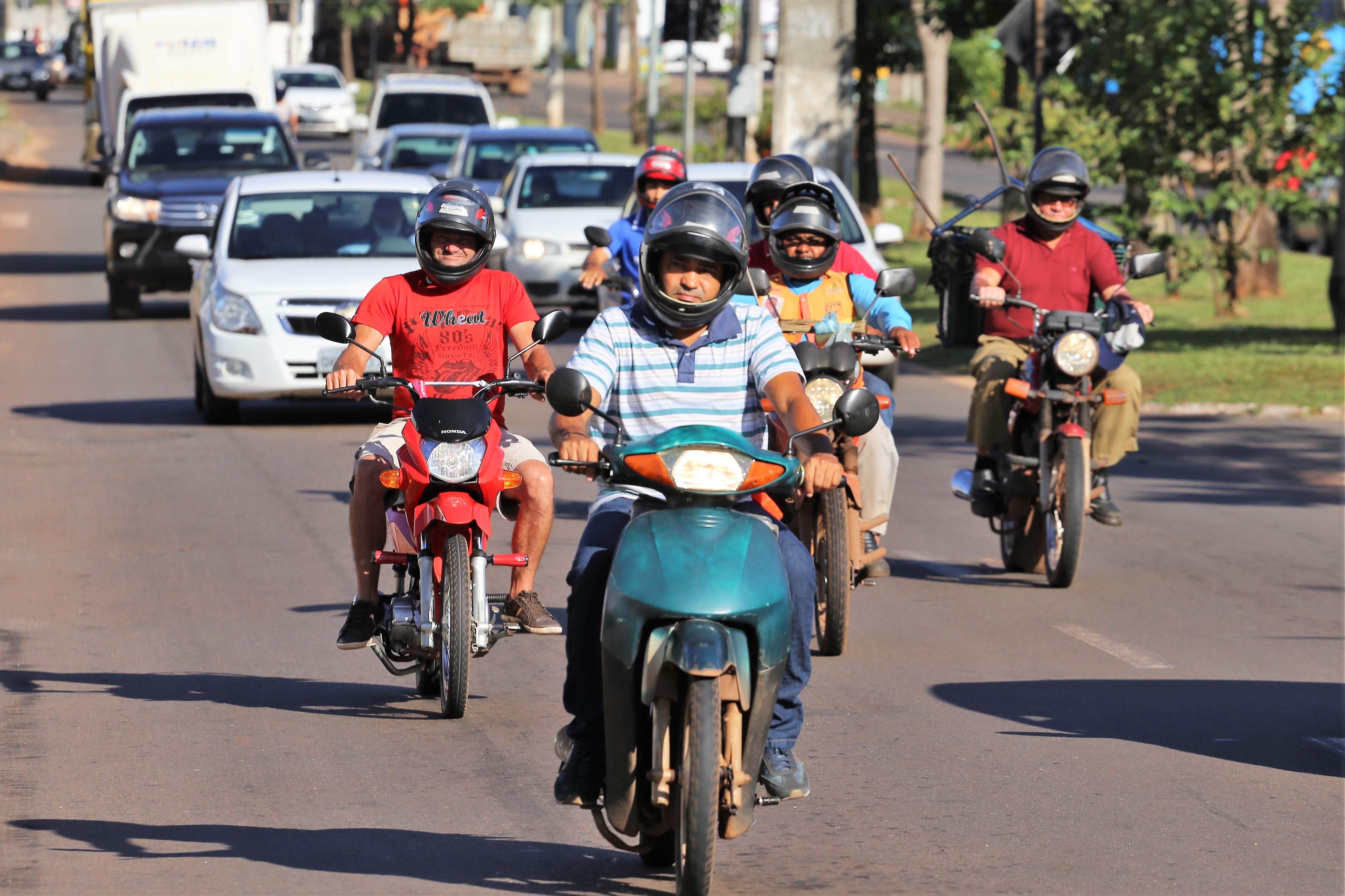 Os motociclistas são as maiores vítimas do trânsito, representando 71% das mortes. Ocupantes de automóveis vêm na sequência, com 11%, seguido dos pedestres com 8%