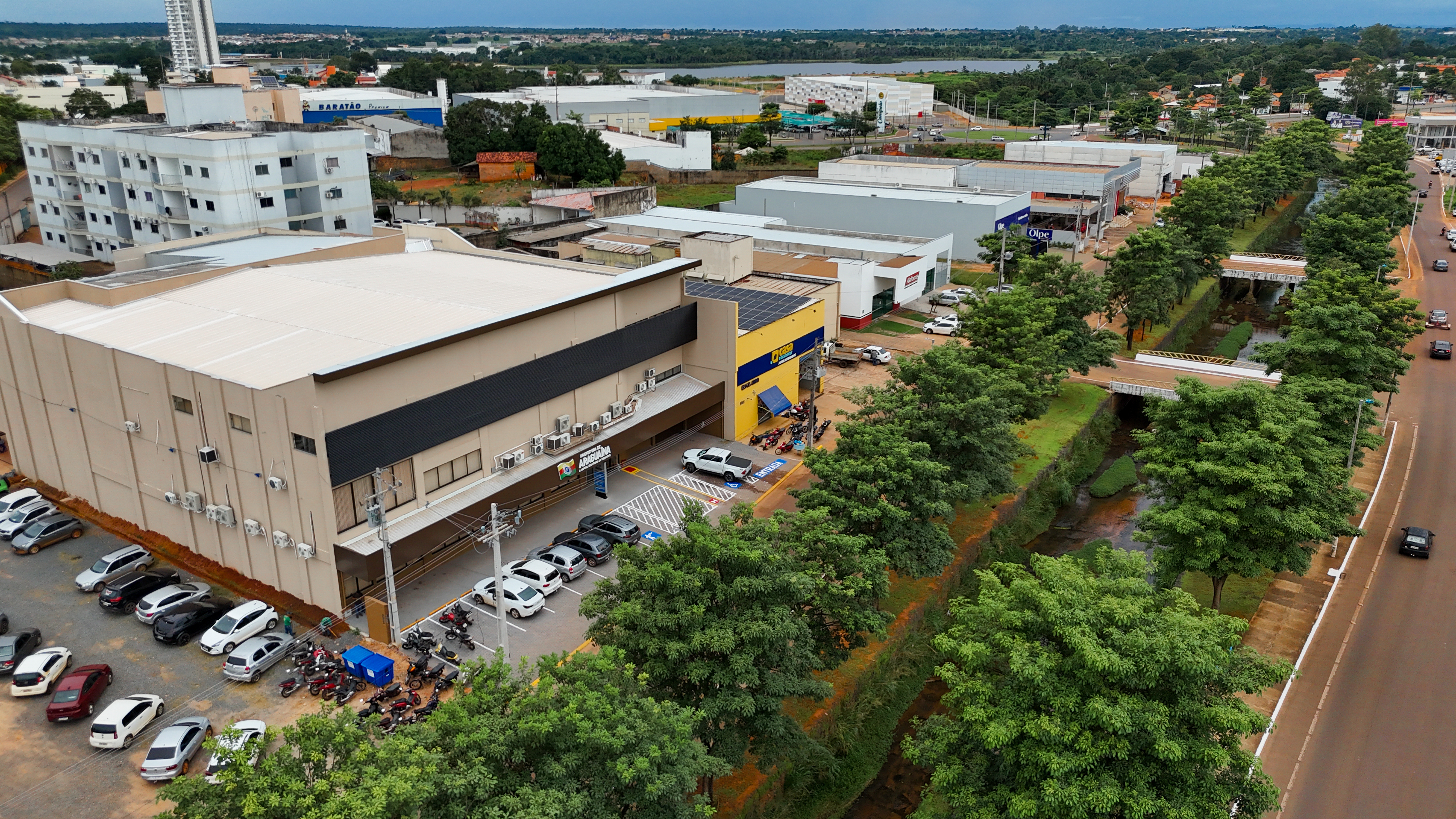 A apresentação dos documentos é obrigatória e pode ser feita presencialmente na Secretaria Municipal da Habitação ou online pelo link https://recadastramento.selfcloud.com.br/