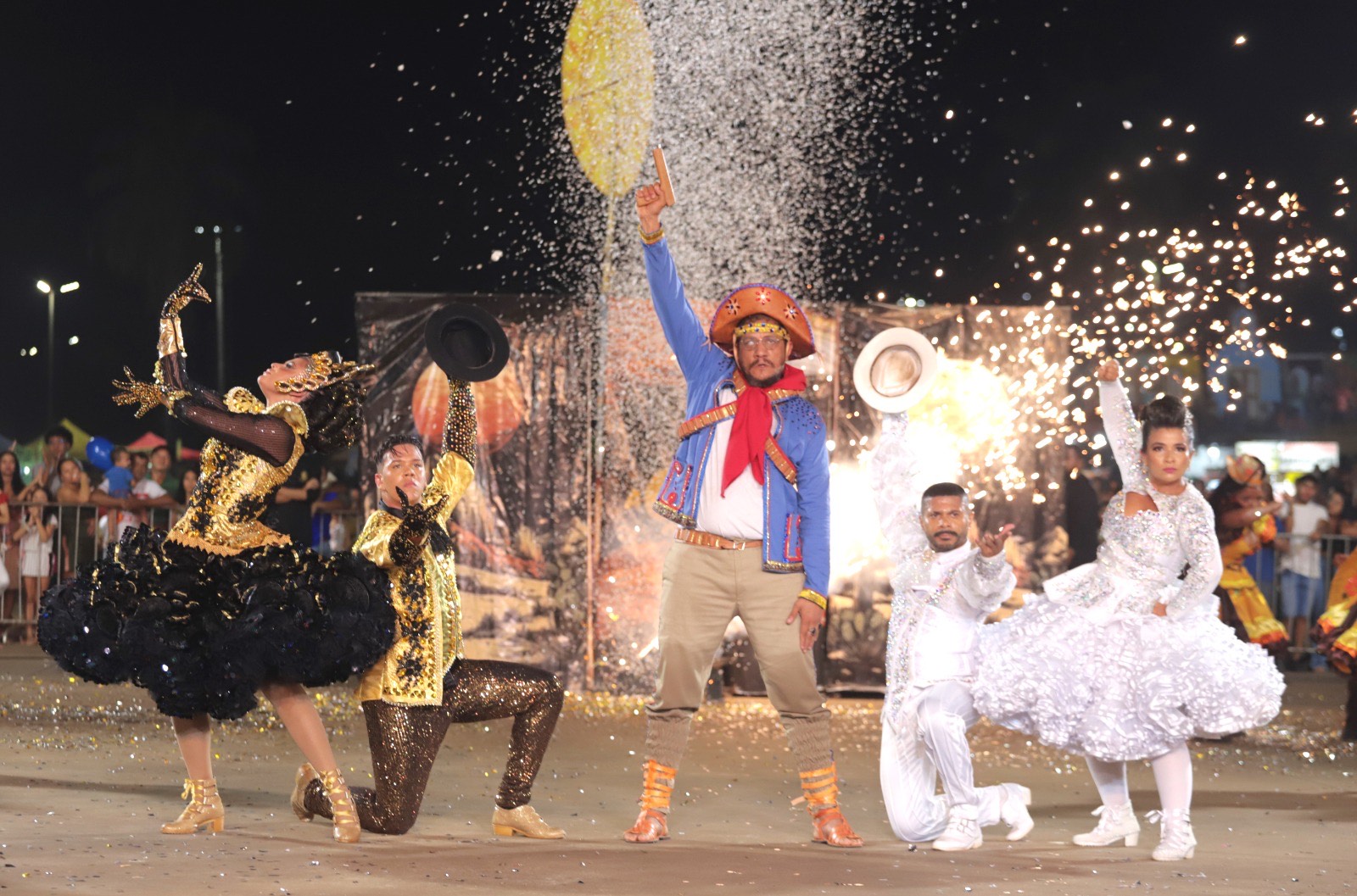 Após a decisão, que consagrou a junina Encanto do Luar como a grande campeã da noite, Joan Alessandro, Paloma Vaqueirinha e a atração nacional Líbanos animaram a pista de dança