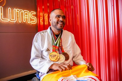 Paratleta de Araguaína conquista título mundial de jiu-jitsu e leva o nome da cidade ao topo do esporte internacional