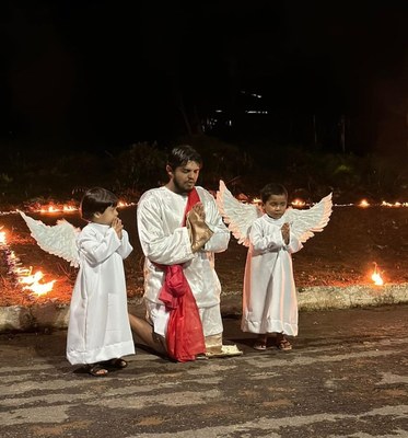 Prefeitura apoia espetáculo de encenação da Via Sacra no distrito de Novo Horizonte