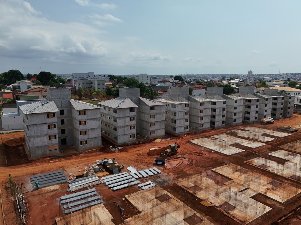 Com previsão de entrega para o primeiro semestre de 2026, os 416 apartamentos estão sendo construídos em uma área entre os setores Martins Jorge e São Miguel