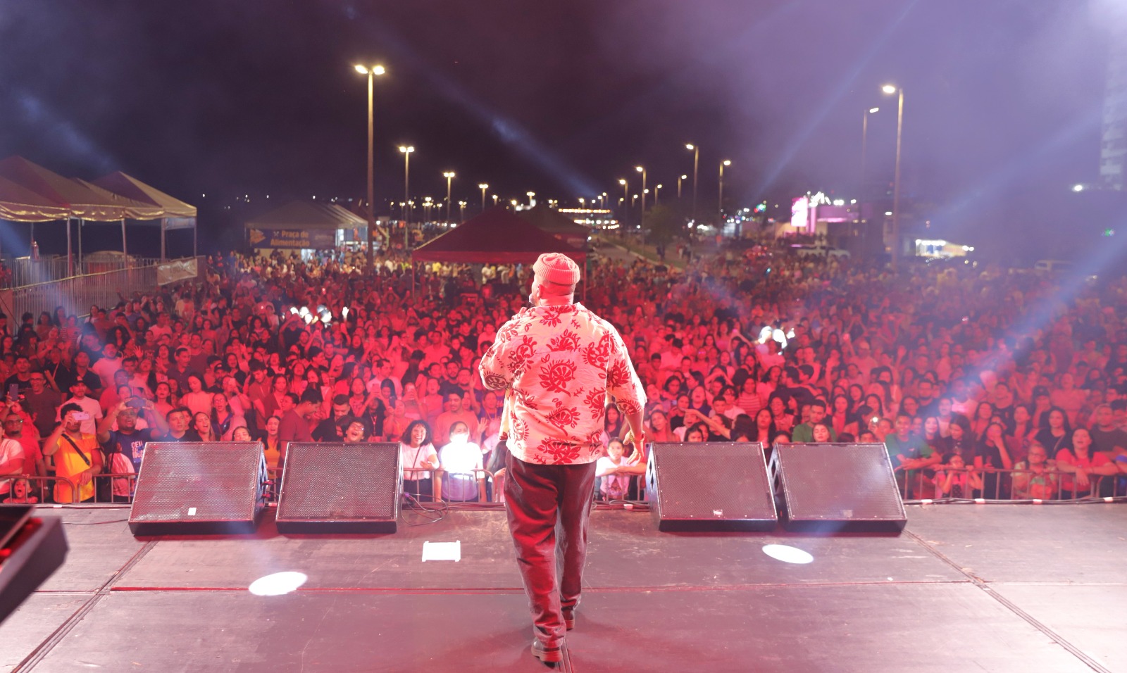 “O primeiro dia foi maravilhoso, e hoje, nós vamos ter aqui um momento de grandes bênçãos para toda a nossa população. Participe, porque Araguaína é para Cristo”, destaca o prefeito Wagner Rodrigues