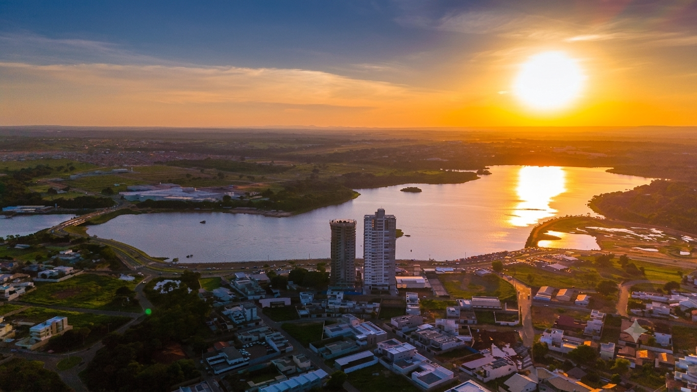 A baixa umidade também aumenta significativamente o risco de incêndios. Por isso, a Prefeitura reforça que a população não utilize fogo para limpeza de terrenos ou descarte de resíduos, além de evitar o descarte de bitucas de cigarro em áreas de vegetação.