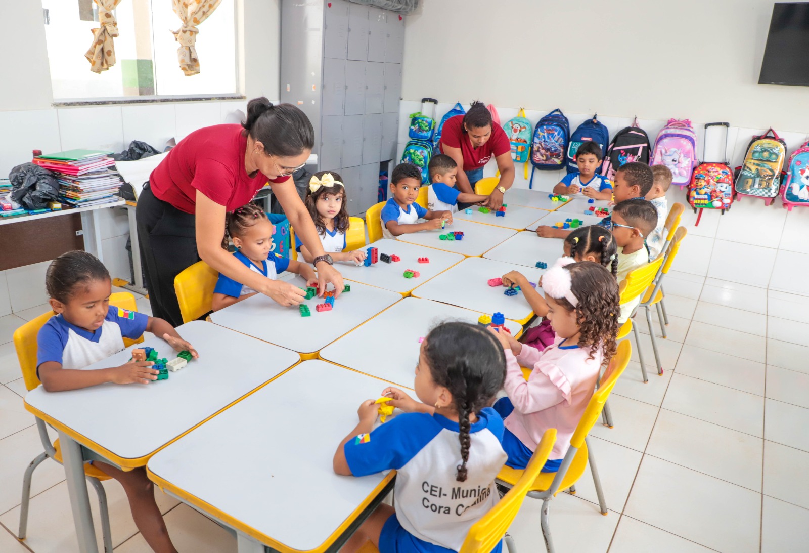 Neste ano, 3.900 novos alunos ingressaram na rede municipal de Educação, 1.400 a mais que no ano passado. Entre as novas vagas, 1.881 são para unidades escolares de tempo integral, com atividades no contraturno escolar, fortalecendo a socialização e o desenvolvimento emocional dos estudantes