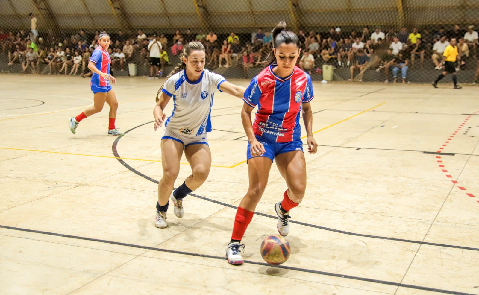 Na categoria feminina, o Araguaína Futebol Clube levou o título, enquanto o Papa Tudo ficou com o vice-campeonato. A disputa movimentou o público e destacou a presença e a força das mulheres no esporte local.