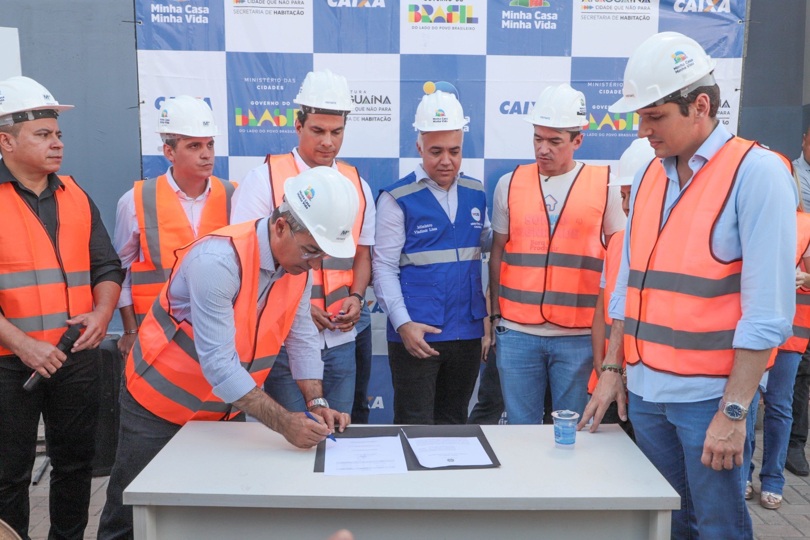 A entrega dos residenciais está prevista para janeiro de 2027 e as obras já estão bastante avançadas, com várias unidades já em fase de acabamento