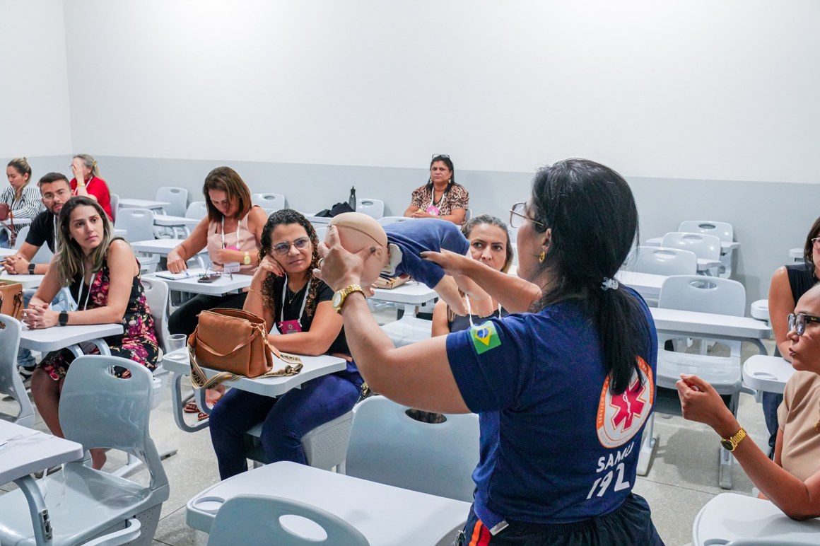 Prefeitura capacita professores para atendimento de primeiros socorros nas escolas