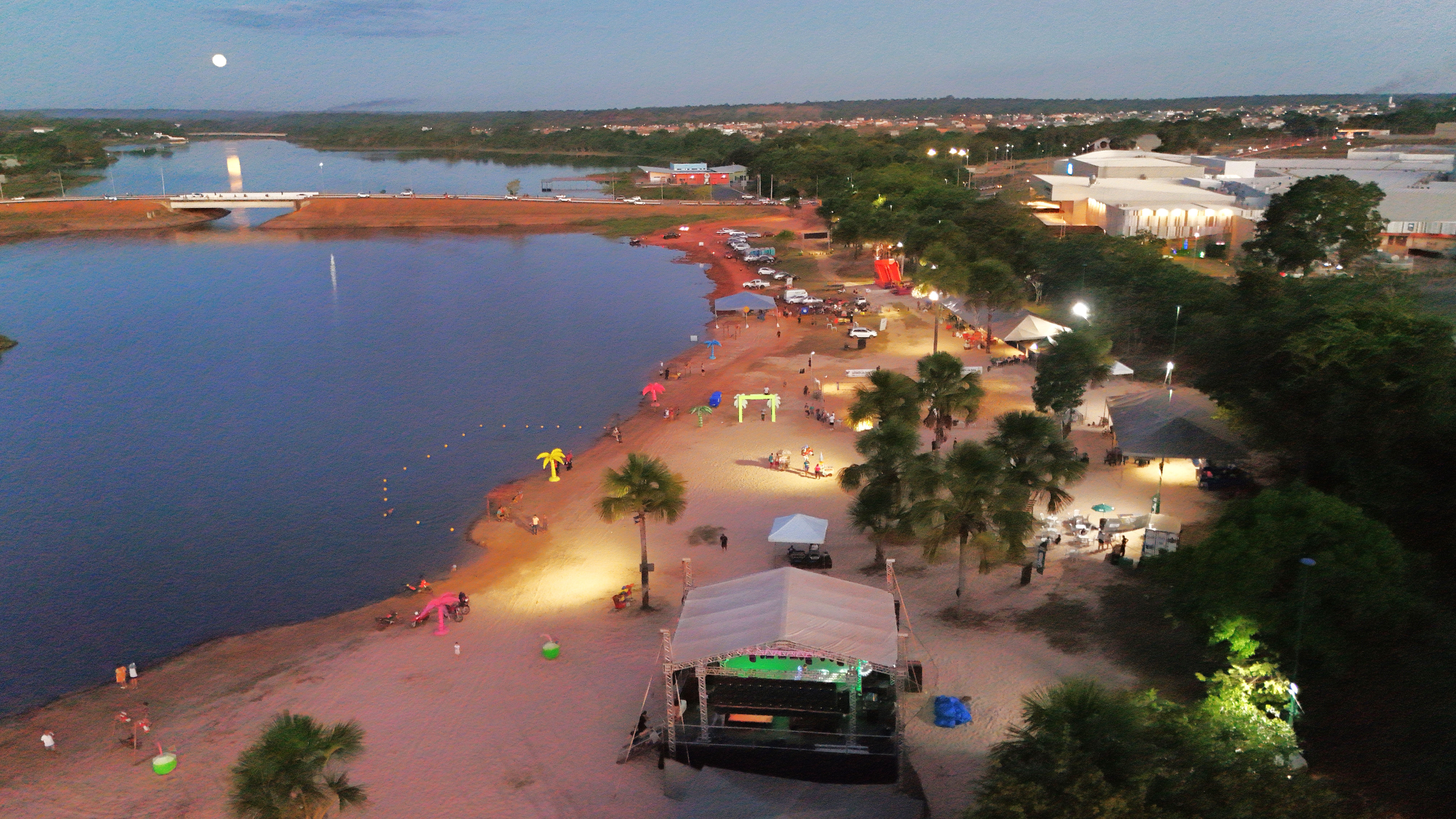 O Sunset Experience será aberto ao público e não terá a comercialização de alimentos ou bebidas. A orientação é que cada participante leve o que desejar consumir e faça o descarte correto do lixo nas lixeiras disponíveis no local.