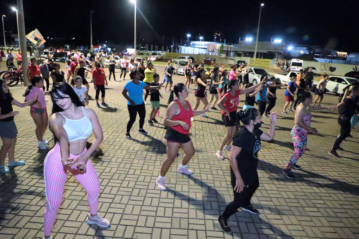 Via Lago recebe aulão especial de Dia das Mães do projeto Movimente-se