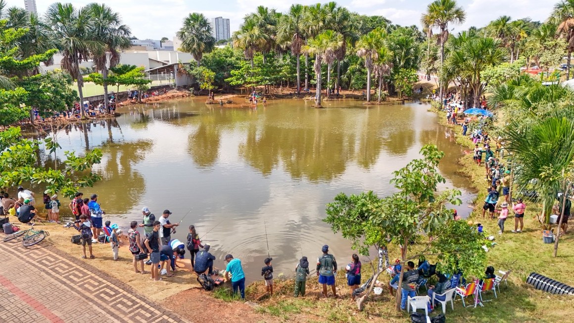 Todos os pescadores mirins receberam medalha de participação e os três que pegaram as espécies mais pesadas ganharam troféus