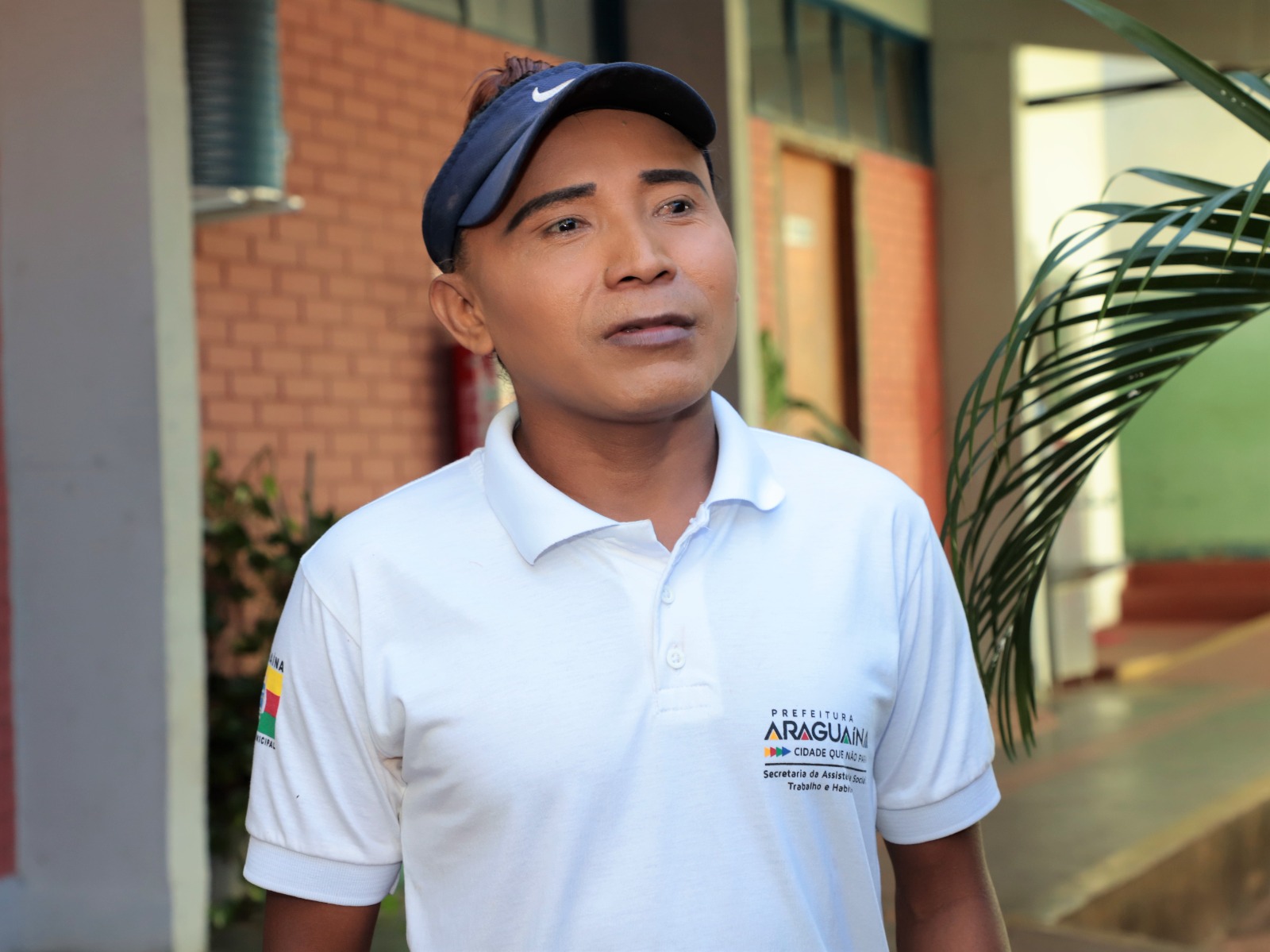 Ucisinio Rojas faz parte dos imigrantes atendidos e foi contratado para trabalhar nos serviços gerais da Secretaria de Assistência Social, Trabalho e Habitação