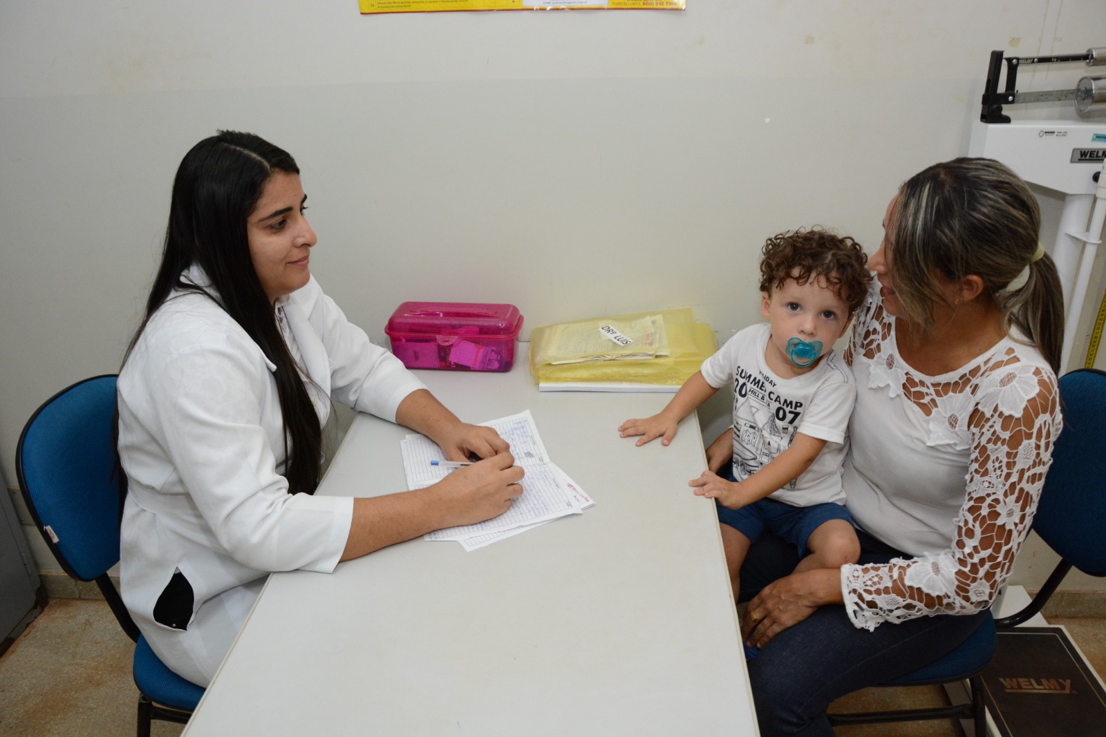 Em Araguaína, mais de 21 mil pessoas são atendidas pelo Bolsa Família. Durante o atendimento, são verificados o calendário vacinal e o estado nutricional, peso e altura de crianças de até sete anos, além da realização do pré-natal das gestantes