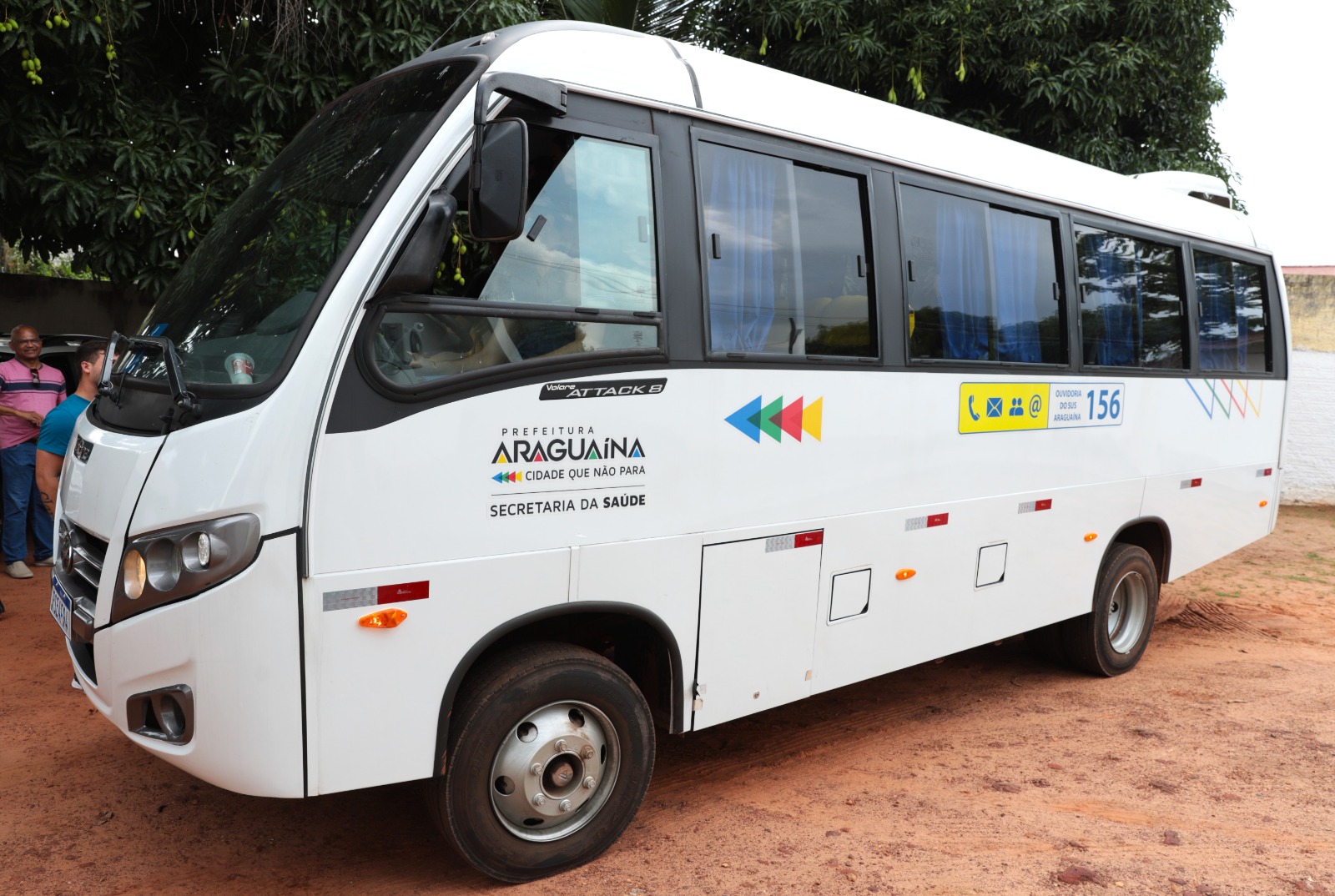 A Clínica Escola Mundo Autista ganhou um micro-ônibus para transporte dos alunos e responsáveis